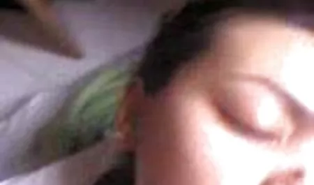 Подружка з великою жопою спокушає садівника порно еротика відео
