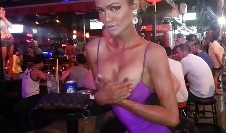 Зустріч з багатим скінчив на красиву порно еротика відео дівчину