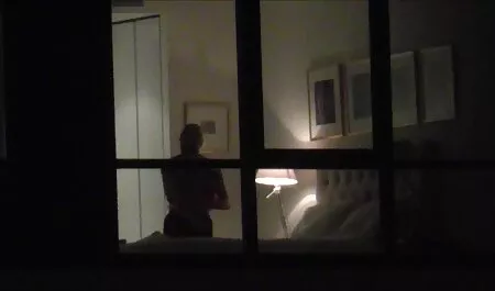 Красива дівчина з еротика відео великою жопою