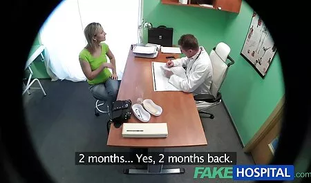 Чорношкіра польская еротика жінка входить в каюту білого чоловіка